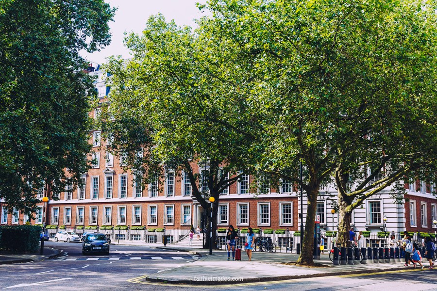 out-and-about-in-london-town-07